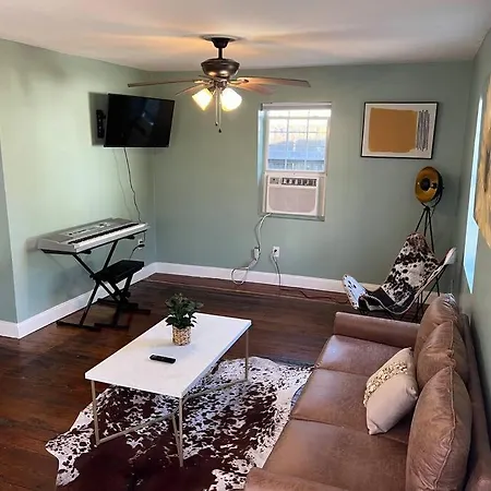 2 Blocks From French Quarters * New Orleans
