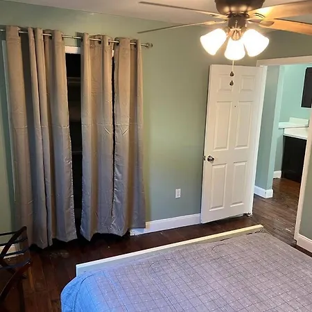2 Blocks From French Quarters Apartment