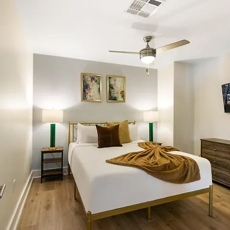 Amazing 4bed Steps From French Quarter Apartment *