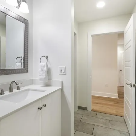 Timeless Elegance: 4br Luxury In Apartment New Orleans