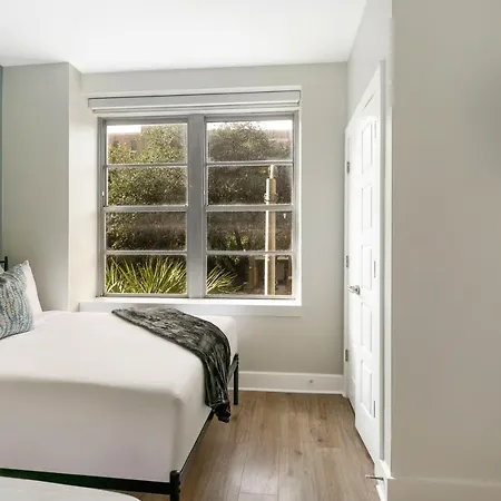 Apartment Timeless Elegance: 4br Luxury In New Orleans