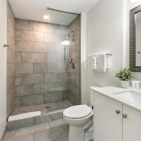 Apartment Timeless Elegance: 4br Luxury In