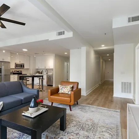 Timeless Elegance: 4br Luxury In Apartment New Orleans