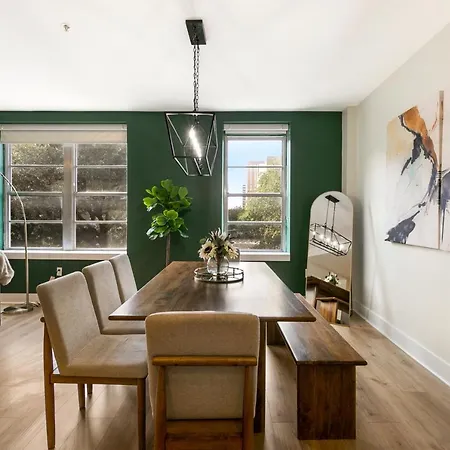 Apartment Timeless Elegance: 4br Luxury In *