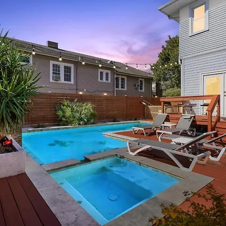 Holiday home Grandcraftsman Style With Pool And Hot Tub/ Center To Of