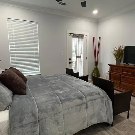 Bywater St Claude Area With Charm! 3 Miles From The French Quarter *
