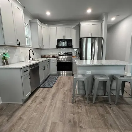 Bywater St Claude Area With Charm! 3 Miles From The French Quarter *