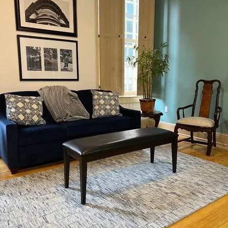 Chic Two-bedroom On Camp St, *