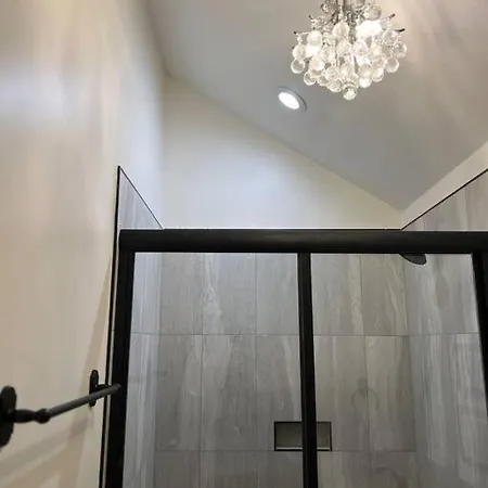 Chic Two-bedroom On Camp St, * New Orleans