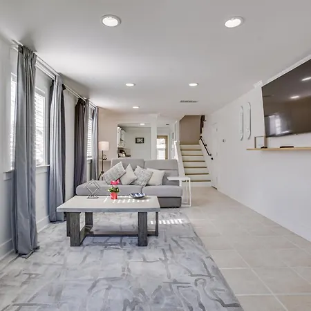 Holiday home 7 Mi To French Quarter: Modern In *