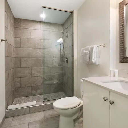 Spacious 4-bed Steps From French Quarter