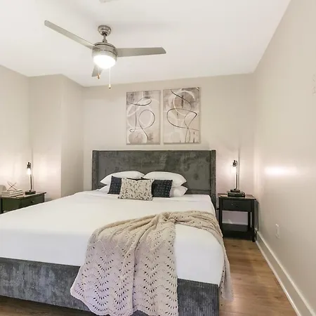 Spacious 4-bed Steps From French Quarter * New Orleans