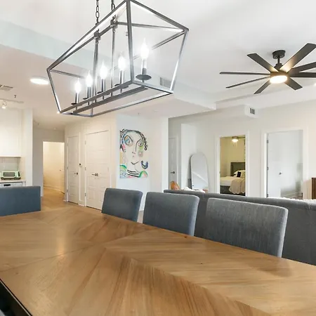 Spacious 4-bed Steps From French Quarter Apartment New Orleans