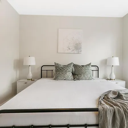 Spacious 4-bed Steps From French Quarter