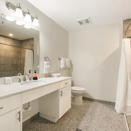 Spacious 4-bed Steps From French Quarter * New Orleans