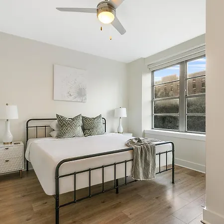 Apartment Spacious 4-bed Steps From French Quarter