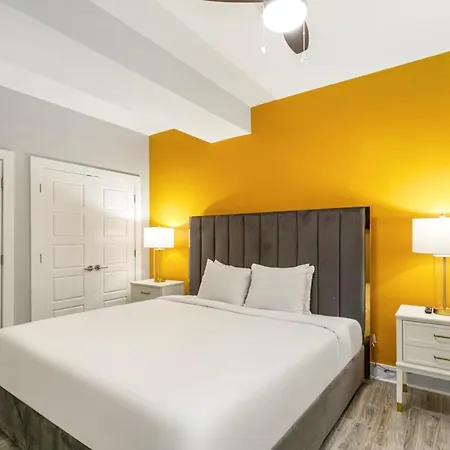 4bd Oasis - Steps To French Quarter Apartment *