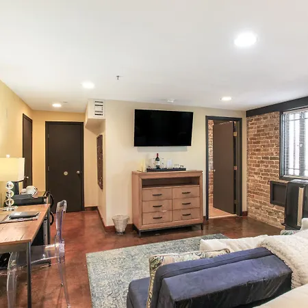 Canal Street Bed & Breakfast