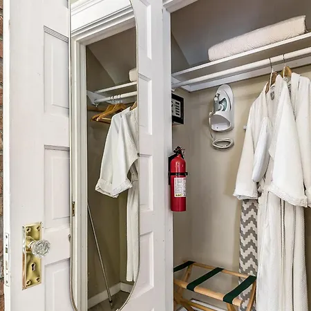 Canal Street Bed & Breakfast 3*