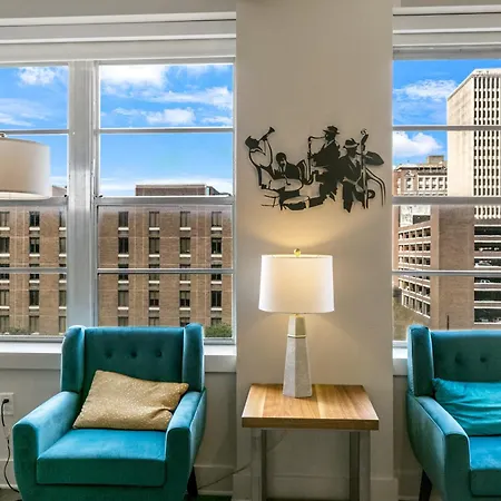 Spacious 4br Luxury Steps To French Quarter Aparthotel 4*