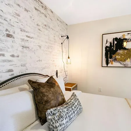 Festive 4br In The Heart Of Nola Apartment *