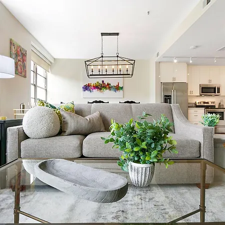 Festive 4br In The Heart Of Nola Apartment *