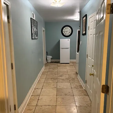 Apartment Cozy 2-bedroom Unit In Beautiful With Wifi, Ac