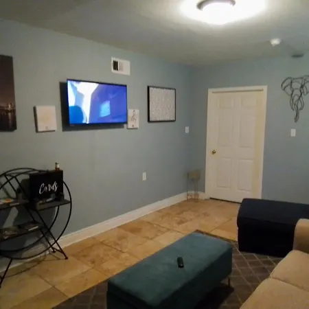 Cozy 2-bedroom Unit In Beautiful With Wifi, Ac Apartment New Orleans