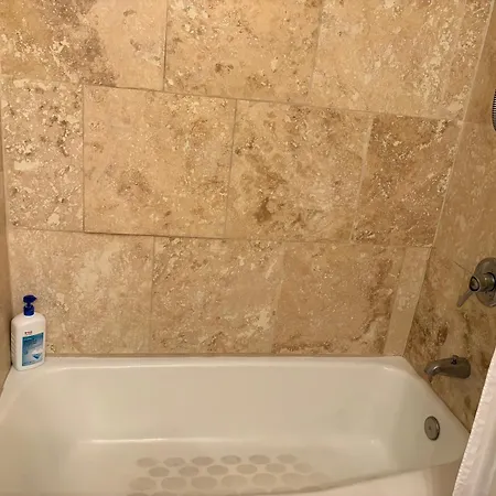 Cozy 2-bedroom Unit In Beautiful With Wifi, Ac Apartment *