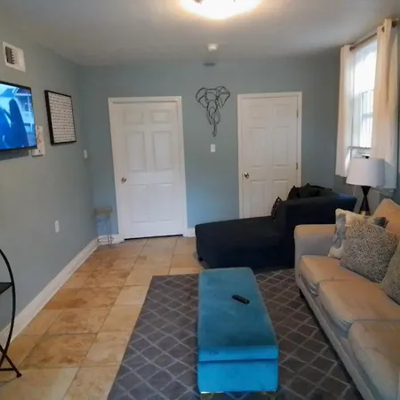 Cozy 2-bedroom Unit In Beautiful With Wifi, Ac Apartment