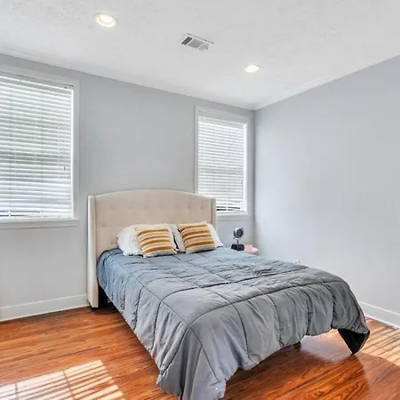 Gentilly Gem - Nestle Between The Lakefront Arena, Suno, And Uno