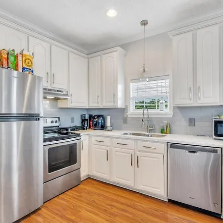 Gentilly Gem - Nestle Between The Lakefront Arena, Suno, And Uno * New Orleans
