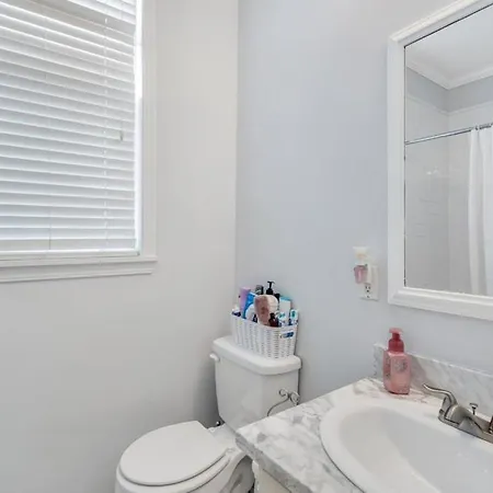 Gentilly Gem - Nestle Between The Lakefront Arena, Suno, And Uno New Orleans