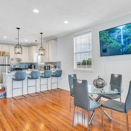 Gentilly Gem - Nestle Between The Lakefront Arena, Suno, And Uno *