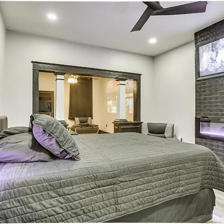 2 Mi To Bourbon St: Walkable Nola Duplex