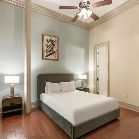 Chuck's Place Aparthotel New Orleans
