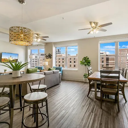 Spacious 4br Luxury Steps To French Quarter Aparthotel New Orleans