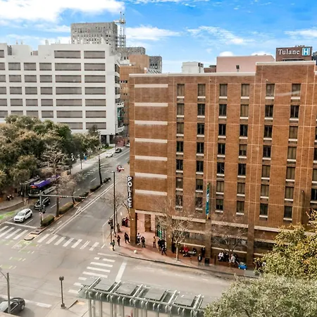 French Quarter Splendor: 4br Luxury Apartment
