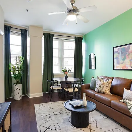 Spacious Modern Near French Quarter *