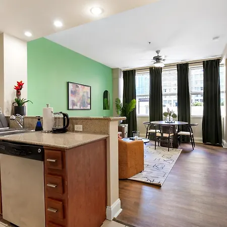 Spacious Modern Near French Quarter *