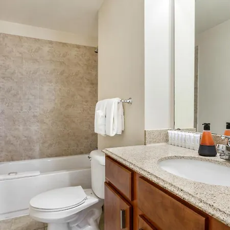 Spacious Modern Near French Quarter Apartment
