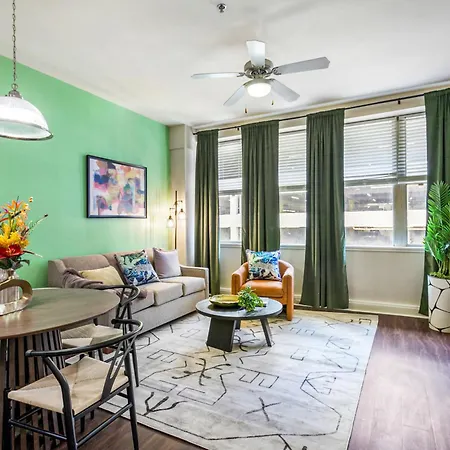 Spacious Modern Near French Quarter Apartment *