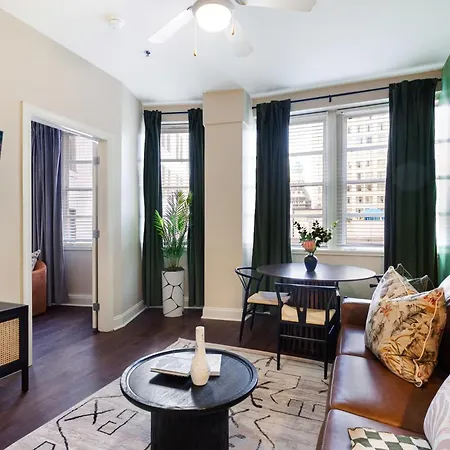 Spacious Modern Near French Quarter Apartment