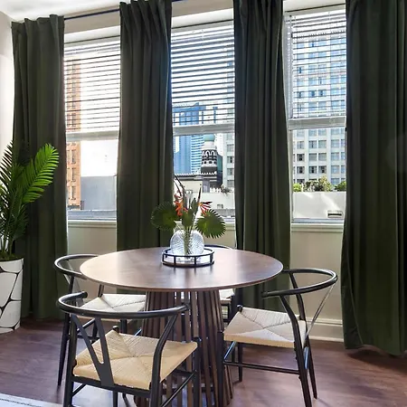 Spacious Modern Near French Quarter