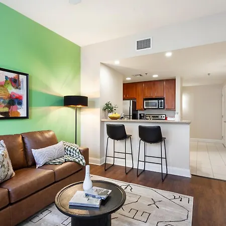 Spacious Modern Near French Quarter Apartment