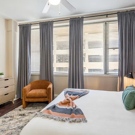 Spacious Modern Near French Quarter Apartment