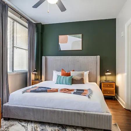 Spacious Modern Near French Quarter *