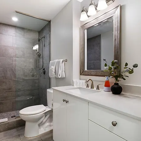 French Quarter Splendor: 4br Luxury *