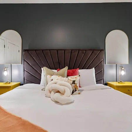 French Quarter Splendor: 4br Luxury Apartment New Orleans