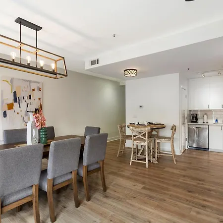 French Quarter Splendor: 4br Luxury Apartment
